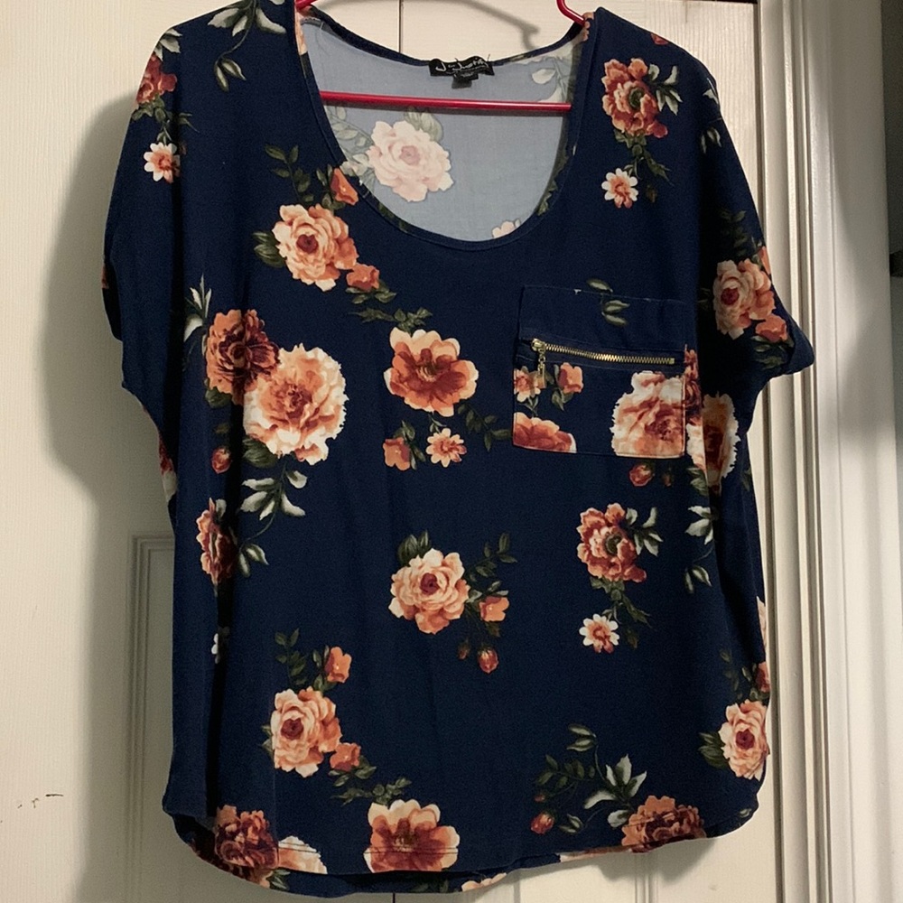Floral shirt with zipper pocket